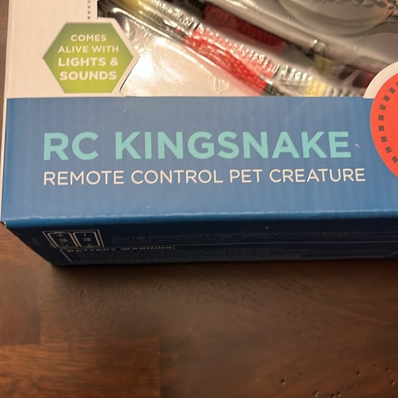 Discovery Kids Remote Controlled King Snake, Realistic Slithering RC Reptile NIB - Picture 4 of 8